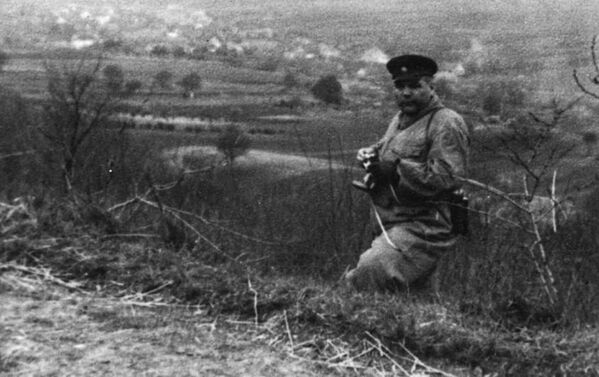 Маршал Малиновский на наблюдательном пункте. Чехословакия, 1945 г. - Sputnik Латвия
