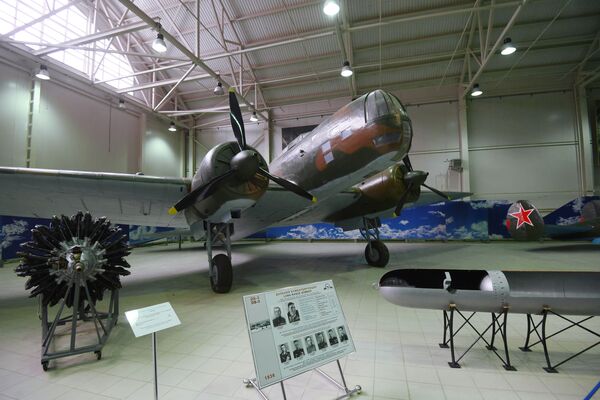 Дальний бомбардировщик ДБ-3, представленный в Центральном музее Военно-воздушных сил в Монино - Sputnik Латвия