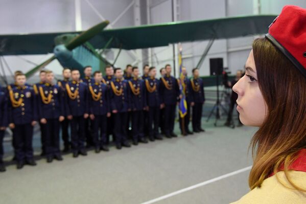 Ekspozīcijas Lielā Tēvijas kara lidmašīnas svinīgā atklāšana Gaisa kara spēku Centrālajā muzejā Moņino  - Sputnik Latvija