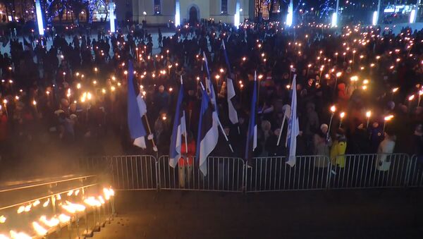 В Эстонии националисты устроили факельное шествие в честь Дня независимости - Sputnik Латвия