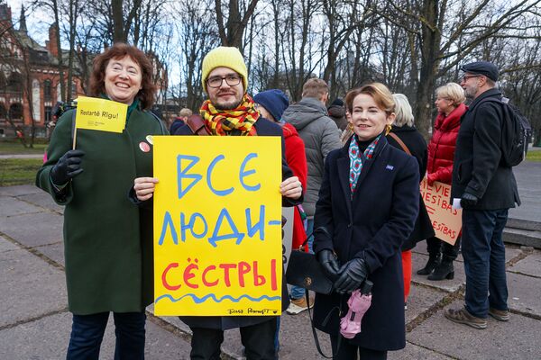 Не сама виновата: в Риге женщины 8 марта вышли на марш против насилия Не сама виновата: в Риге женщины 8 марта вышли на марш против насилия - Sputnik Латвия