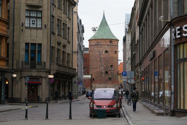 Пороховая башня и улица Вальню в Риге - Sputnik Латвия