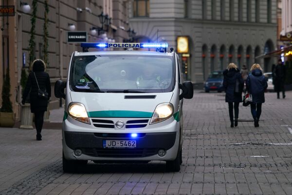 Автомобиль Полиции самоуправления в Старой Риге - Sputnik Латвия