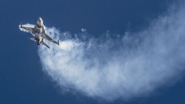 Истребитель F-16. Архивное фото - Sputnik Латвия