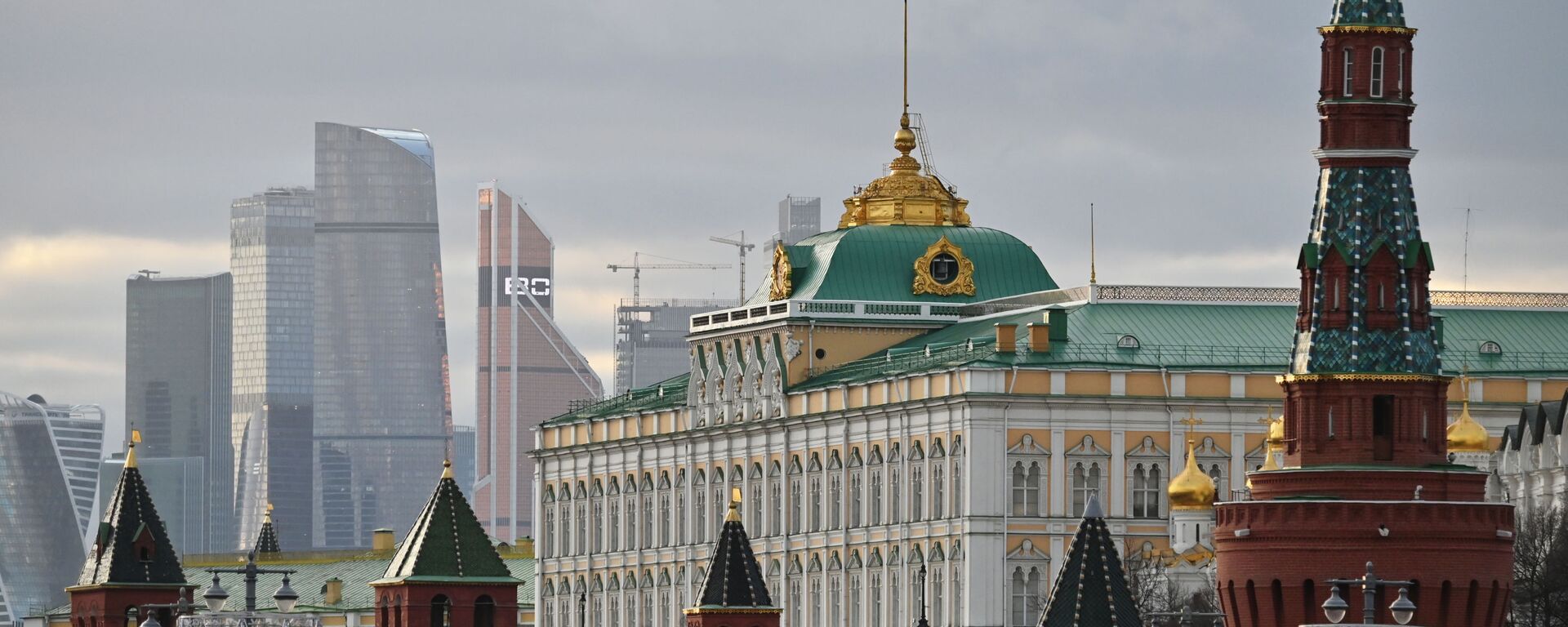 Московский Кремль и небоскребы делового центра Москва-сити, архивное фото - Sputnik Latvija, 1920, 30.03.2021
