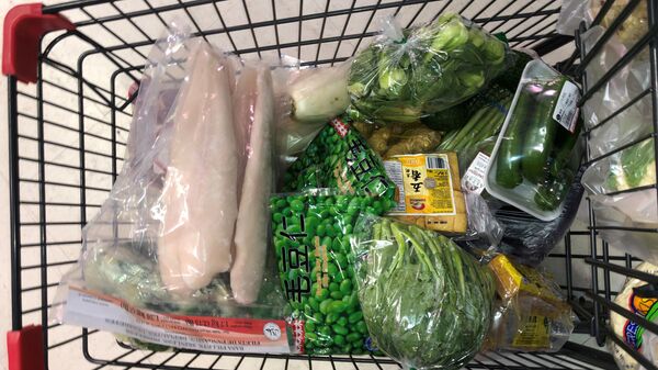 Тележка с запасами продуктов в Канаде - Sputnik Латвия
