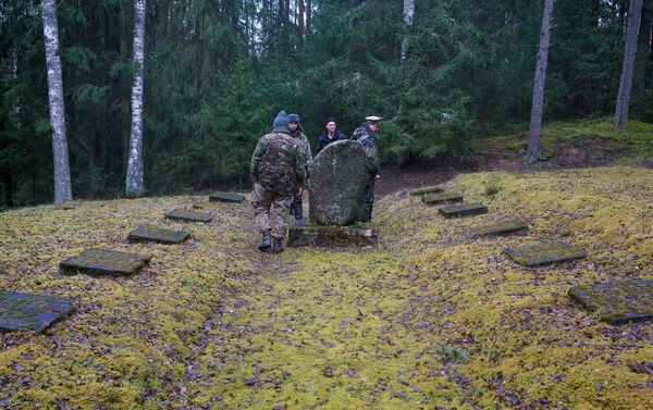 Немецкое братское кладбище, на котором есть и могила с солдатами Русской императорской армии - Sputnik Латвия