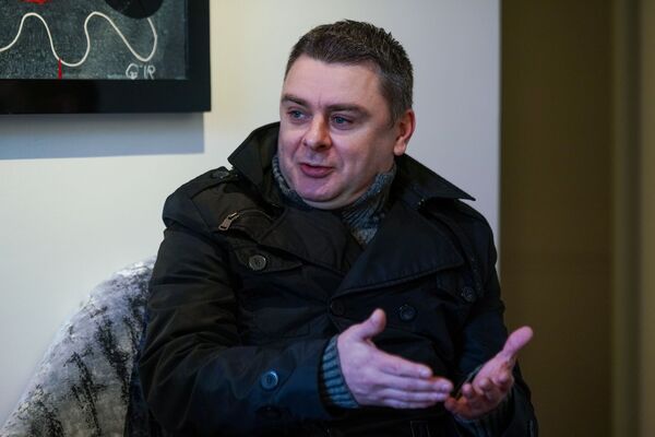 За себя не ручаюсь: бунтарь Осипов о протестах, шпротах, флагах и русских Латвии За себя не ручаюсь: бунтарь Осипов о протестах, шпротах, флагах и русских Латвии - Sputnik Латвия