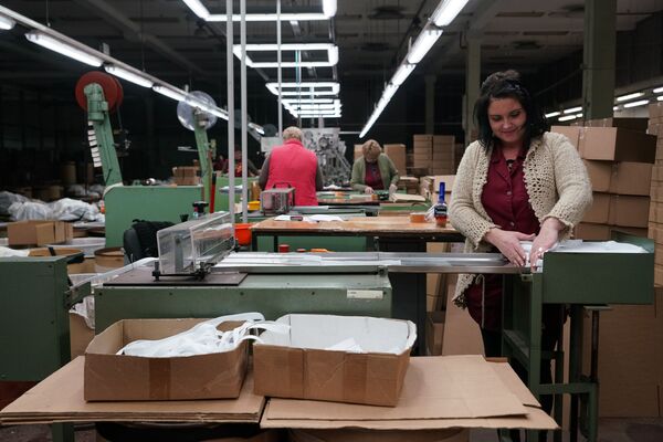 Последнее крупное предприятие в Лиепае под угрозой закрытия: участь Lauma Fabrics Последнее крупное предприятие в Лиепае под угрозой закрытия: участь Lauma Fabrics - Sputnik Латвия