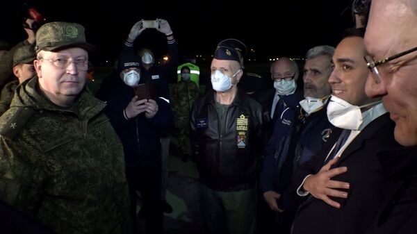 Бей коронавирус: чем поможет Италии военно-медицинский десант из России Бей коронавирус: чем поможет Италии военно-медицинский десант из России - Sputnik Латвия