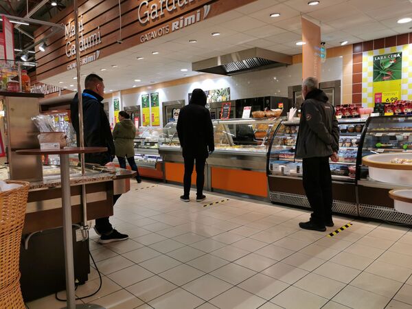 Репортаж из опустевших павильонов. Сбитые летчики латвийской торговли Репортаж из опустевших павильонов. Сбитые летчики латвийской торговли - Sputnik Латвия