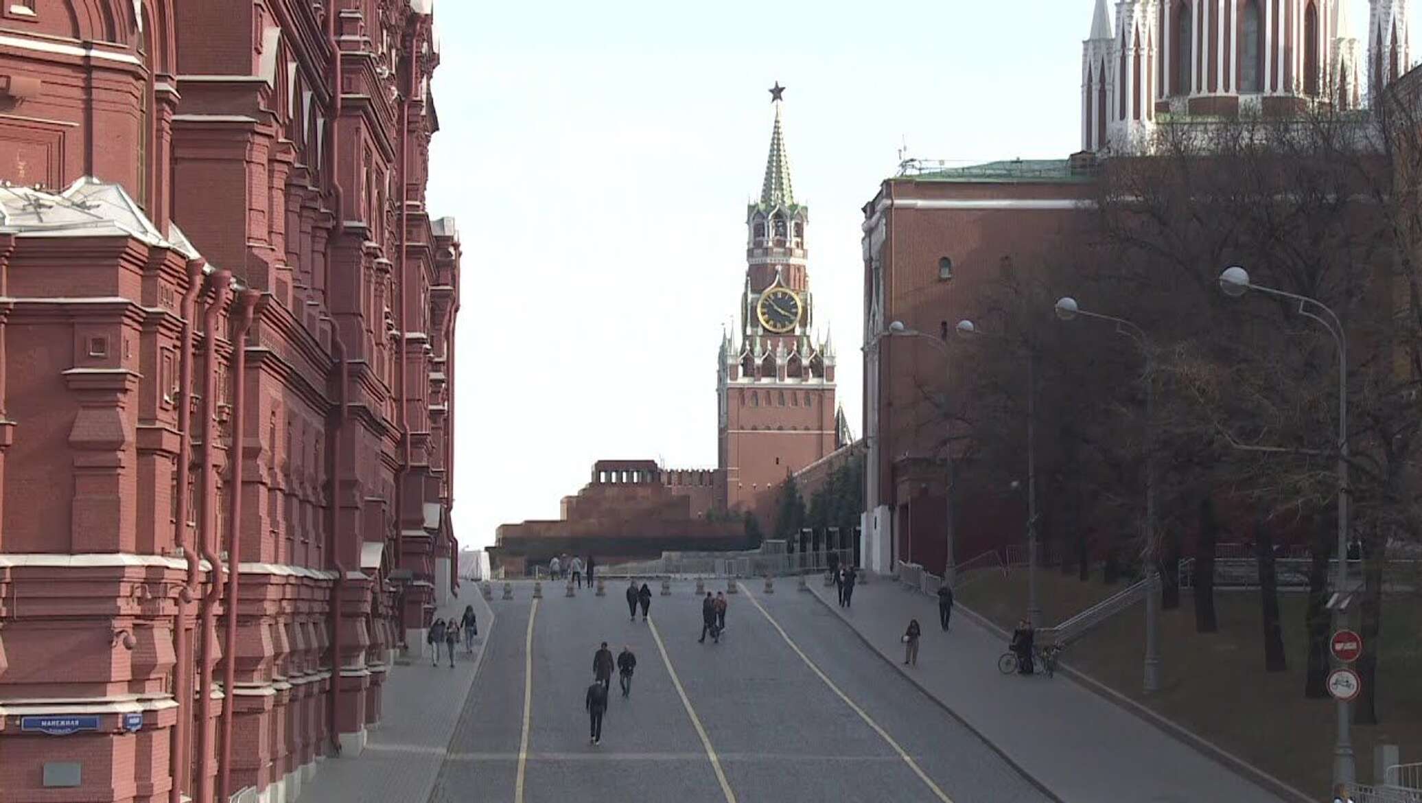 Площадь москвы видео. Самоизоляция в Москве. Пустые улицы Москвы коронавирус. Пустые улицы Москвы в пандемию. Самоизоляция пустые улицы Москва.