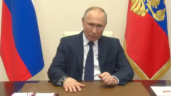 Путин продлил нерабочие дни до 30 апреля и рассказал о других мерах борьбы с вирусом Путин продлил нерабочие дни до 30 апреля и рассказал о других мерах борьбы с вирусом - Sputnik Латвия