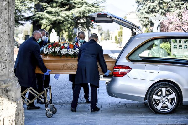 Бергамо в эпидемию COVID-19 - от страха к надежде Бергамо в эпидемию COVID-19 - от страха к надежде - Sputnik Латвия