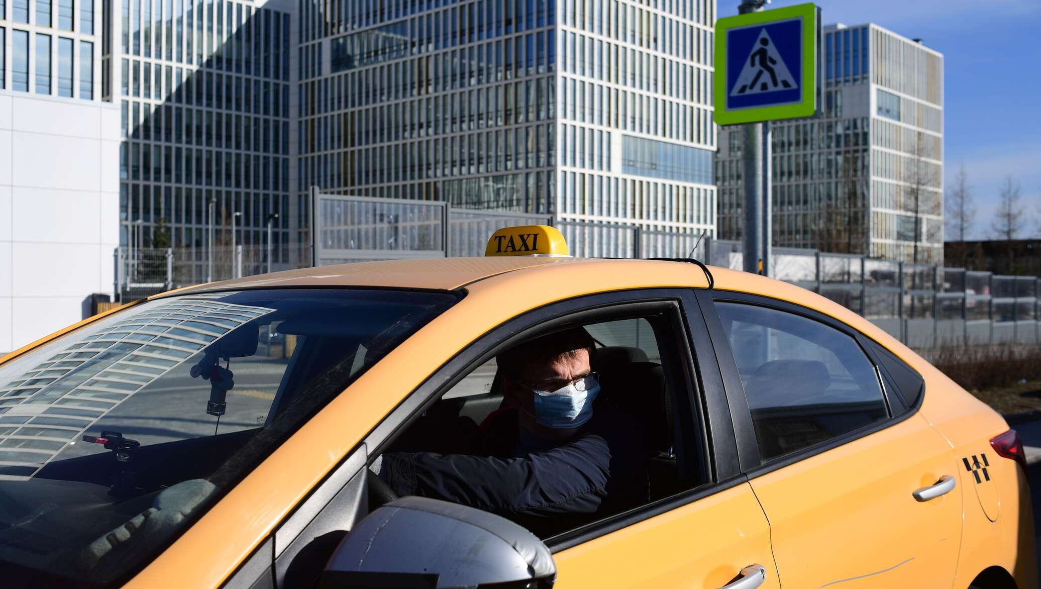 Сотрудники такси. Таксисты в Москве. Пассажир такси. Подмосковное такси. Безопасность в такси.