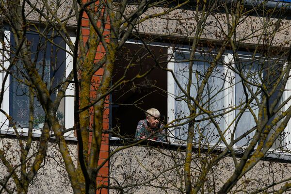 Тайна чумного барака в Латвии: под Ригой на карантин закрыли целый жилой дом Тайна чумного барака в Латвии: под Ригой на карантин закрыли целый жилой дом - Sputnik Латвия