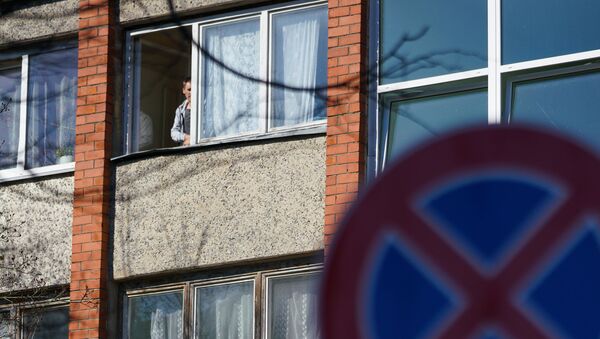 В поселке Улброка под Ригой целый дом поместили под карантин - Sputnik Latvija
