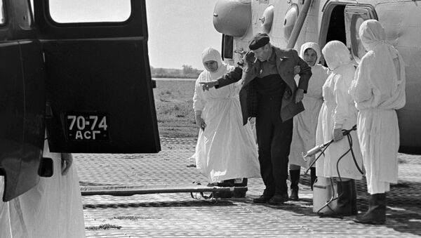 Отправка больного холерой в инфекционную больницу Астрахани, 1970 год - Sputnik Латвия