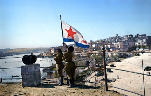 Водружение флага Победы на водной станции, 1944 год. Водружение флага Победы на водной станции, 1944 год. - Sputnik Латвия