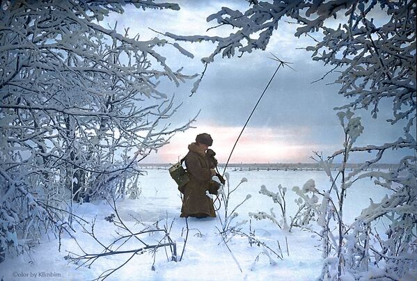 Налаживание связи на передовой, 1941 год Налаживание связи на передовой, 1941 год - Sputnik Латвия