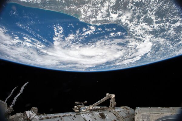 Тропический шторм с борта МКС - Sputnik Латвия