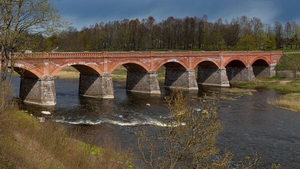 Знаменитый каменный мост через Венту в Кулдиге. - Sputnik Латвия