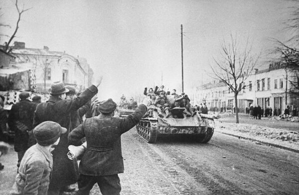 Karsta tikšanās pirms aukstā kara: kas notika Elbas krastā 1945.gadā Karsta tikšanās pirms aukstā kara: kas notika Elbas krastā 1945.gadā - Sputnik Latvija
