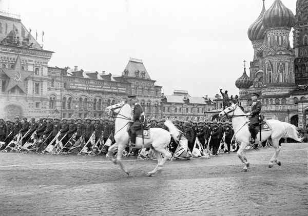 Karsta tikšanās pirms aukstā kara: kas notika Elbas krastā 1945.gadā Karsta tikšanās pirms aukstā kara: kas notika Elbas krastā 1945.gadā - Sputnik Latvija