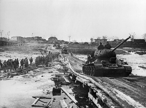 Karsta tikšanās pirms aukstā kara: kas notika Elbas krastā 1945.gadā Karsta tikšanās pirms aukstā kara: kas notika Elbas krastā 1945.gadā - Sputnik Latvija