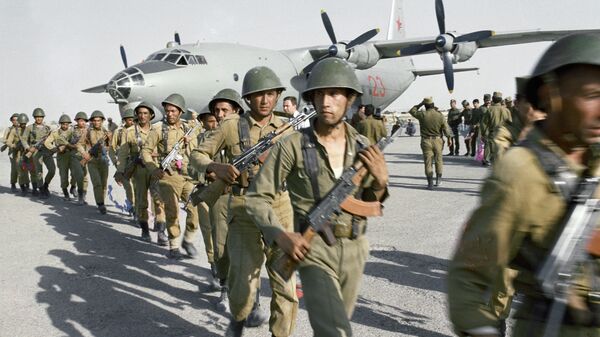 Высадка отряда специального назначения для проведения боевой операции в районе провинции Нангархар, Афганистан. - Sputnik Latvija