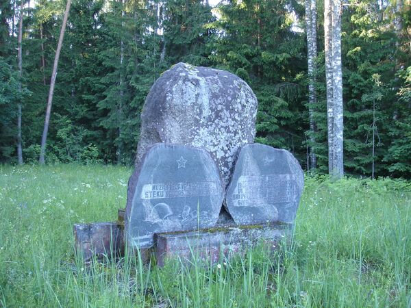 Varoņu ģimene: par pulka komandiera Karla Ozola un izlūka Jurija Ozola varoņdarbiem Varoņu ģimene: par pulka komandiera Karla Ozola un izlūka Jurija Ozola varoņdarbiem - Sputnik Latvija