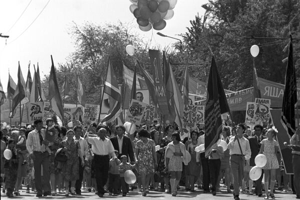 Первомайская демонстрация в Ашхабаде, 1976 год - Sputnik Латвия