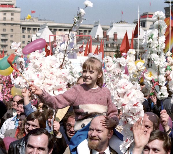 Участники демонстрации 1 Мая в Москве, 1987 год - Sputnik Латвия