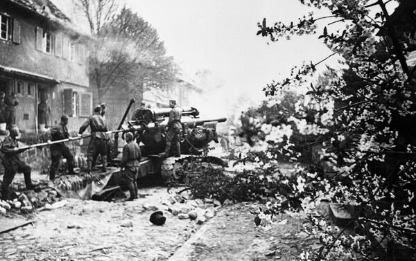 Cīņas Berlīnes apkaimē. 1945.gada maijs Cīņas Berlīnes apkaimē. 1945.gada maijs - Sputnik Latvija