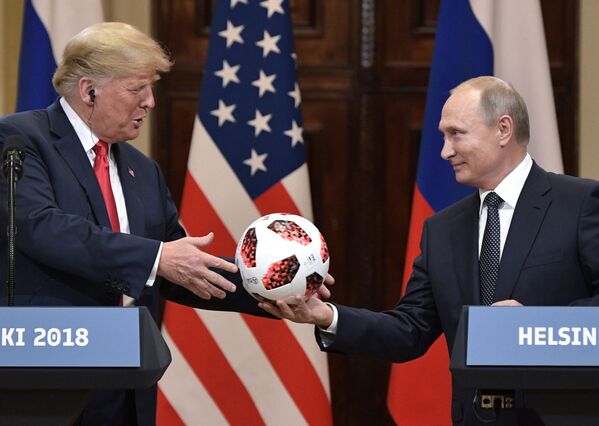Встреча президента РФ Владимира Путина и президента США Дональда Трампа в Хельсинки Встреча президента РФ Владимира Путина и президента США Дональда Трампа в Хельсинки - Sputnik Латвия