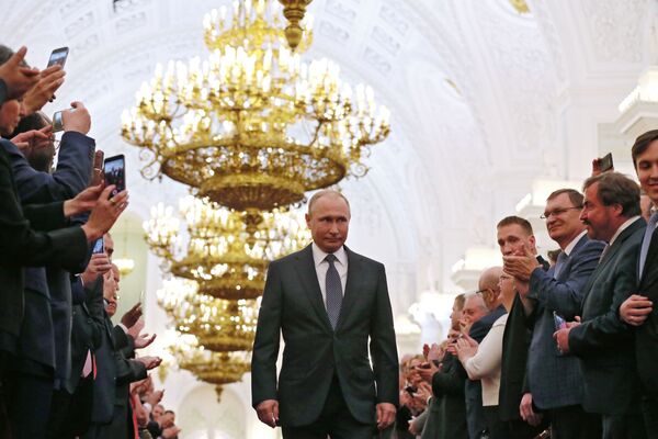 Избранный президент РФ Владимир Путин во время церемонии инаугурации в Кремле, 2018 год Избранный президент РФ Владимир Путин во время церемонии инаугурации в Кремле, 2018 год - Sputnik Латвия
