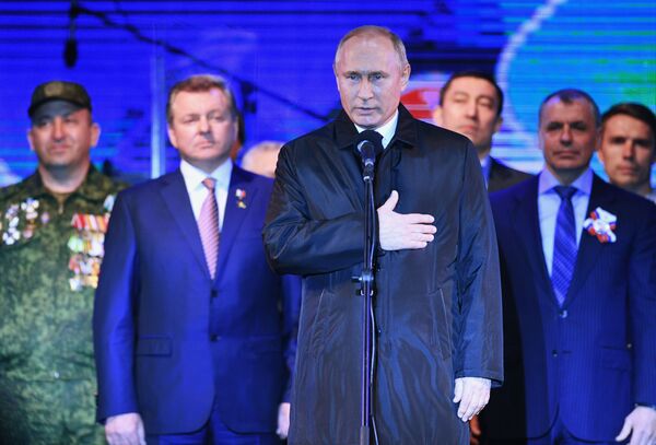 Президент РФ Владимир Путин на концерте в Симферополе по случаю пятилетия воссоединения Крыма с Россией Президент РФ Владимир Путин на концерте в Симферополе по случаю пятилетия воссоединения Крыма с Россией - Sputnik Латвия