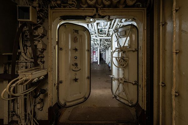 Заброшенный военный корабль, найденный фотографом Бобом Тиссеном - Sputnik Латвия