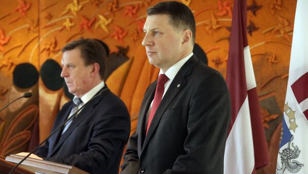 Президент Латвии Раймондс Вейонис и премьер-министр Марис Кучинскис - Sputnik Латвия