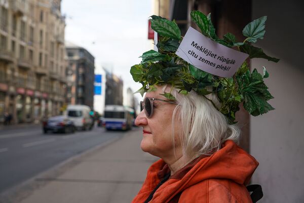 Активисты проводят пикет против строительства здания СГБ на месте бывшего велотрека Mars Активисты проводят пикет против строительства здания СГБ на месте бывшего велотрека Mars - Sputnik Латвия
