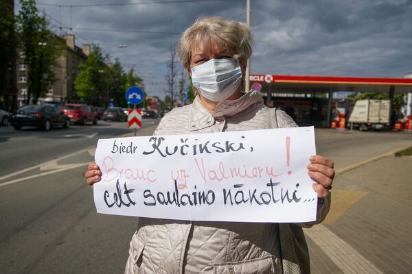 Активисты проводят пикет против строительства здания СГБ на месте бывшего велотрека Mars Активисты проводят пикет против строительства здания СГБ на месте бывшего велотрека Mars - Sputnik Латвия