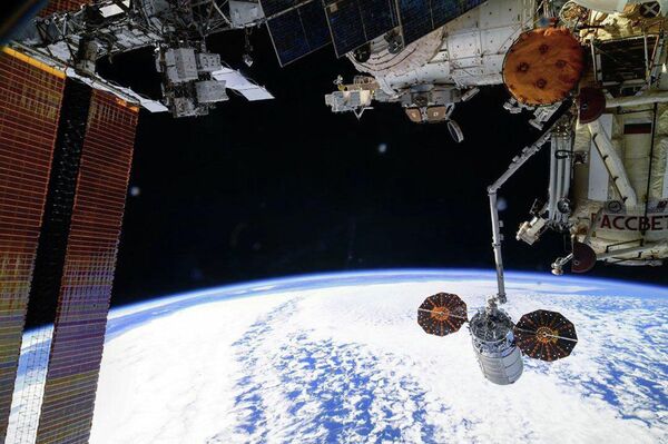 Расстыковка грузового корабля Cygnus от Международной космической станции - Sputnik Латвия