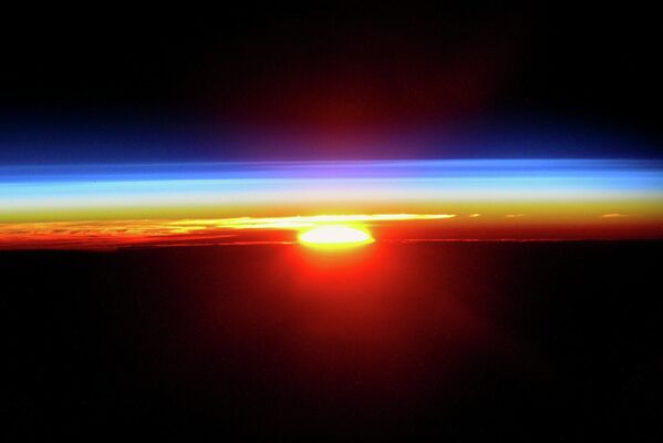 Закат солнца с борта Международной космической станции - Sputnik Латвия