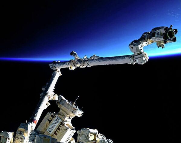 Канадский манипулятор Space Station Robotic Manipulator System (SSRMS) Канадский манипулятор Space Station Robotic Manipulator System (SSRMS) - Sputnik Латвия