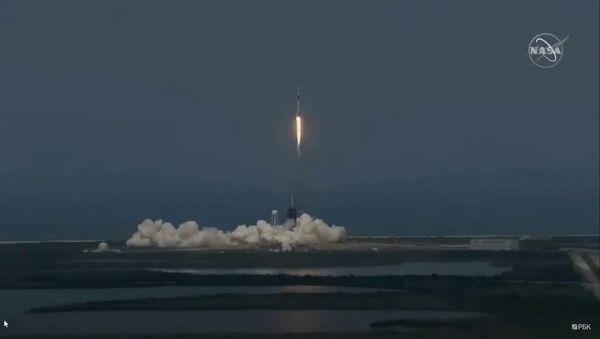 Старт космического корабля Crew Dragon к МКС - Sputnik Латвия