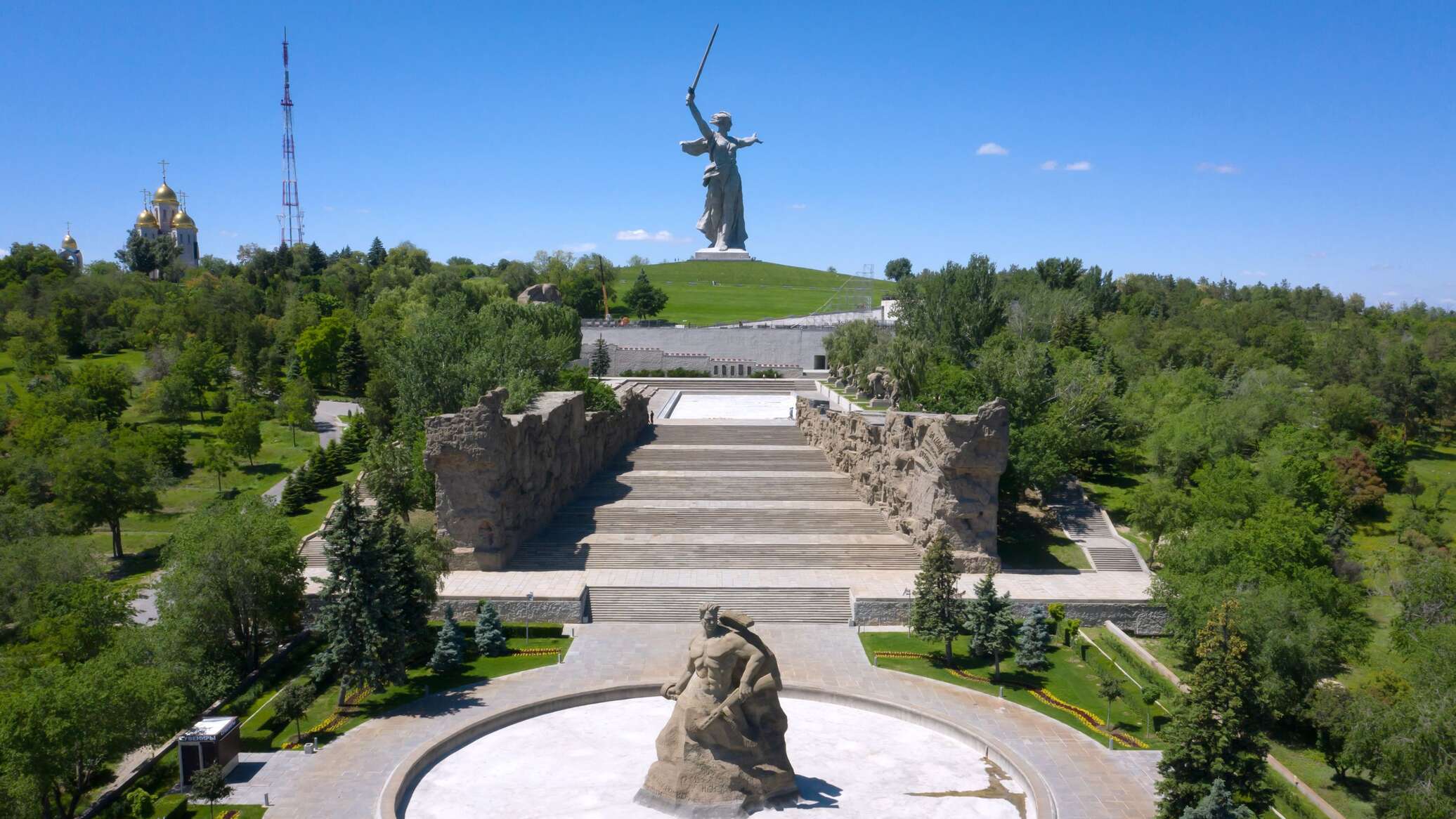 Фото волгограда мамаев. Мемориальный комплекс Родина мать Волгоград. Мемориальный комплекс Мамаев Курган. Мемориал комплекс Мамаев Курган. Волгоград Родина мать Мамаев Курган Сталинградская битва.