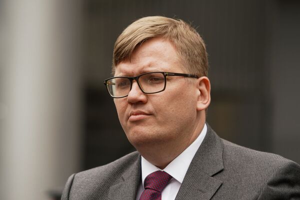 Политики Латвии собрались на эстраде в Межапарке: кулуарные беседы и будущее проекта Политики Латвии собрались на эстраде в Межапарке: кулуарные беседы и будущее проекта - Sputnik Латвия
