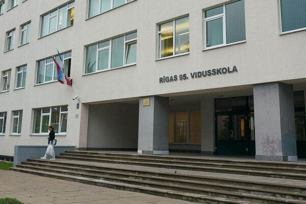 Особенности дистанционного обучения или провал в воспитании? Зачем Латвии такая школа Особенности дистанционного обучения или провал в воспитании? Зачем Латвии такая школа - Sputnik Латвия