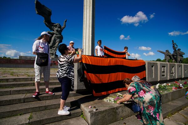 Кто не помнит прошлого, тот не владеет будущим: в Латвии вспоминали начало войны Кто не помнит прошлого, тот не владеет будущим: в Латвии вспоминали начало войны - Sputnik Латвия