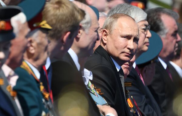KF prezidents – KF Bruņoto spēku virspavēlnieks Vladimirs Putins - Sputnik Latvija